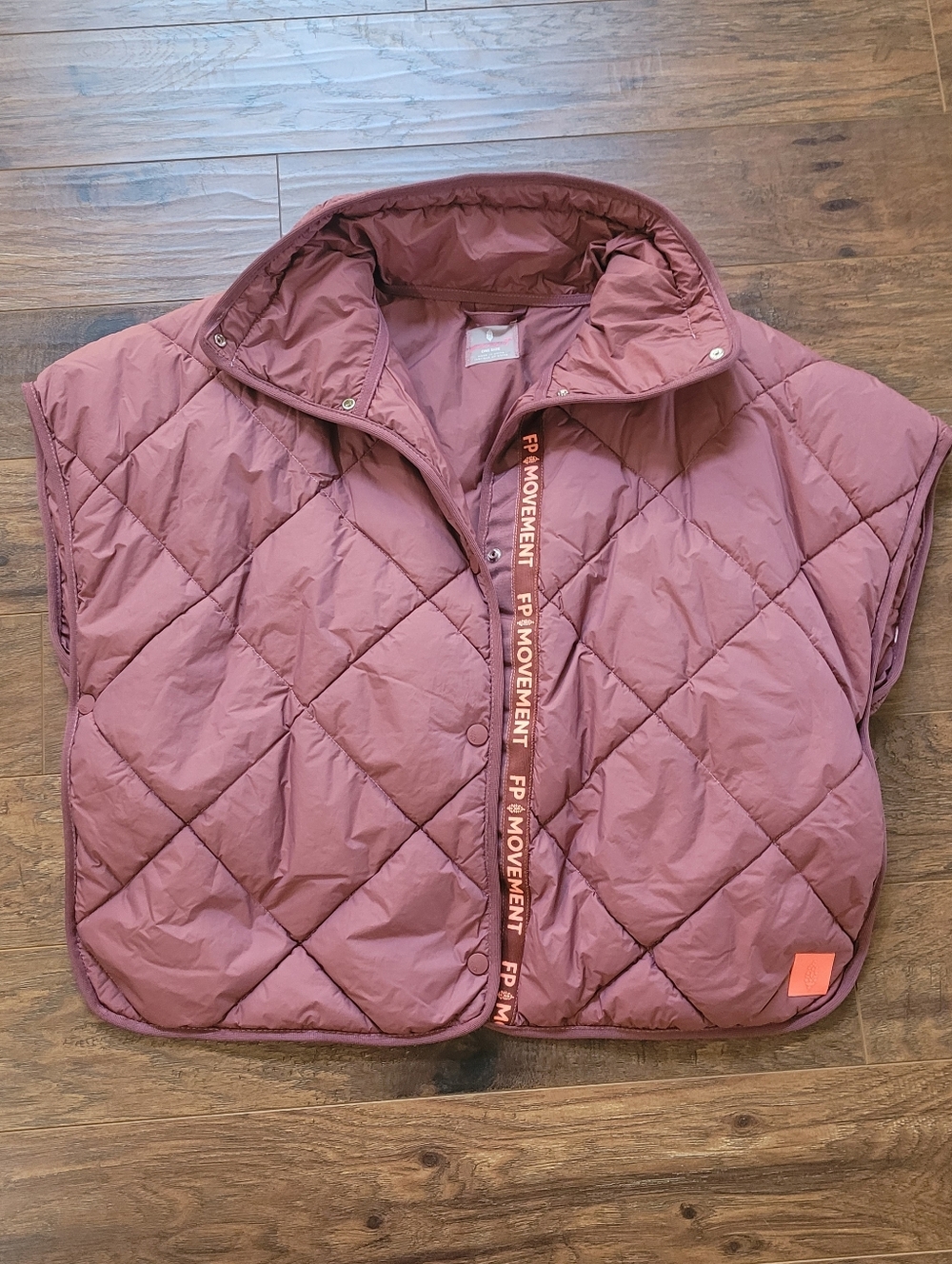 FP Chill Out Packable Puffer Vest / Scarf - Picture 4 of 13